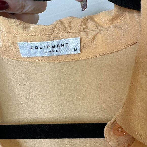 Equipment Women's Peach Silk Button Down Cap-Sleeve Blouse Top Size M - Picture 4 of 5